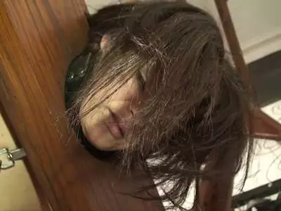 Geile Milf steht auf hardcore BDSM Sex mit spitzem Mann